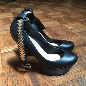 Sexy black leather stilettos 👠